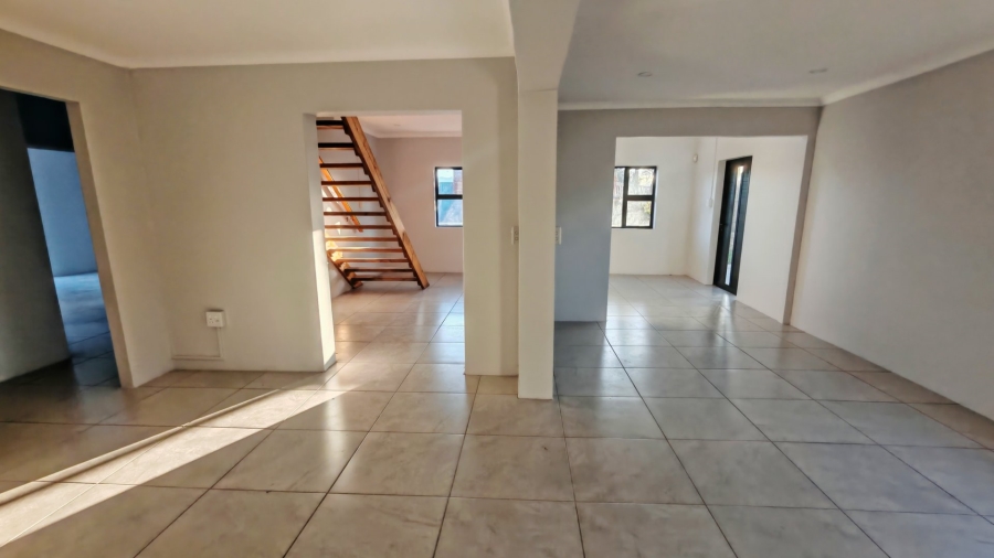 5 Bedroom Property for Sale in Fraaiuitsig Western Cape